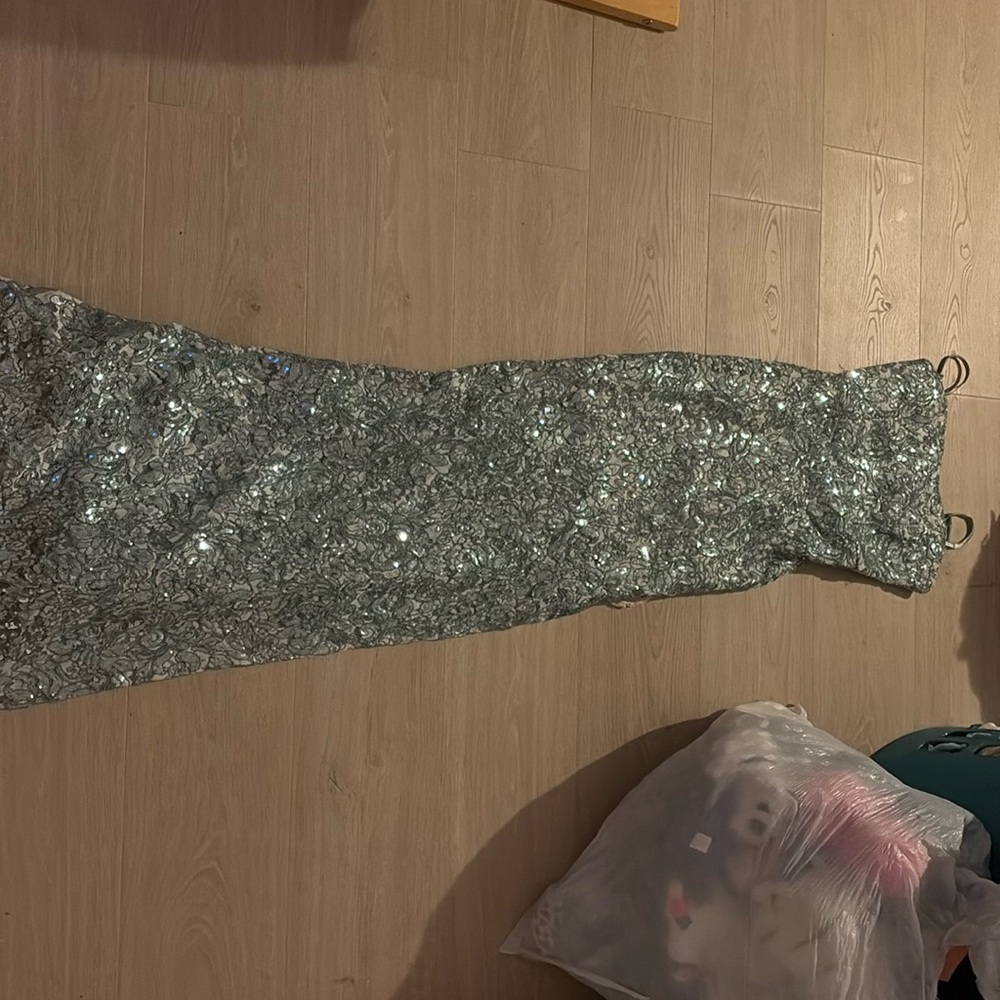 I am selling my 2023 prom dress from Kohl’s